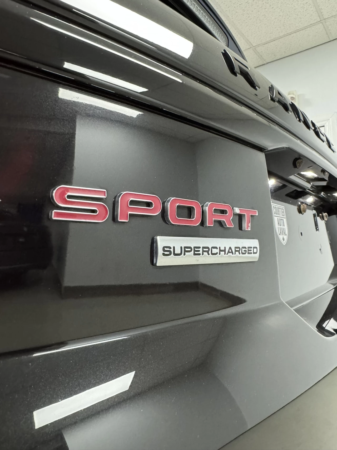 2016 Land Rover Range Rover Sport V8 SC Dynamic - FULL BLACK/RED - LOW KM - 510HP! Image principale