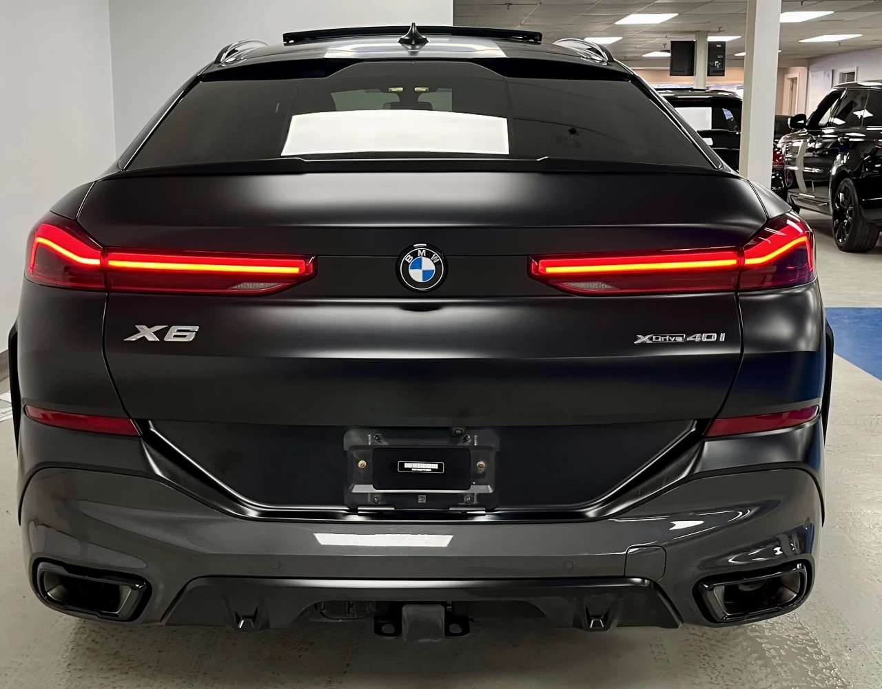 2023 BMW X6 MSPORT-FROZEN BLACK METALLIC-SKY LOUNGE Image principale