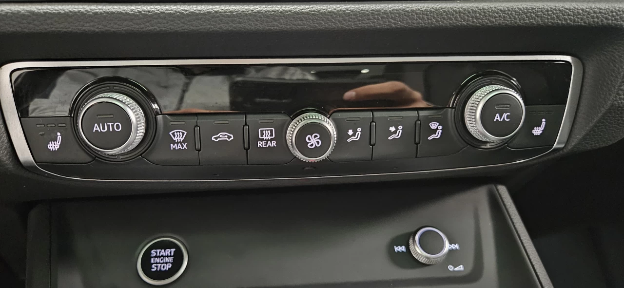 2023 Audi Q3 45 TFSI quattro LOADED ROOF Image principale