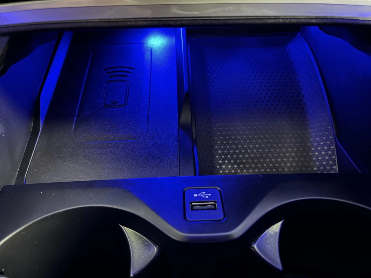 2023 BMW X6 MSPORT-FROZEN BLACK METALLIC-SKY LOUNGE Image principale