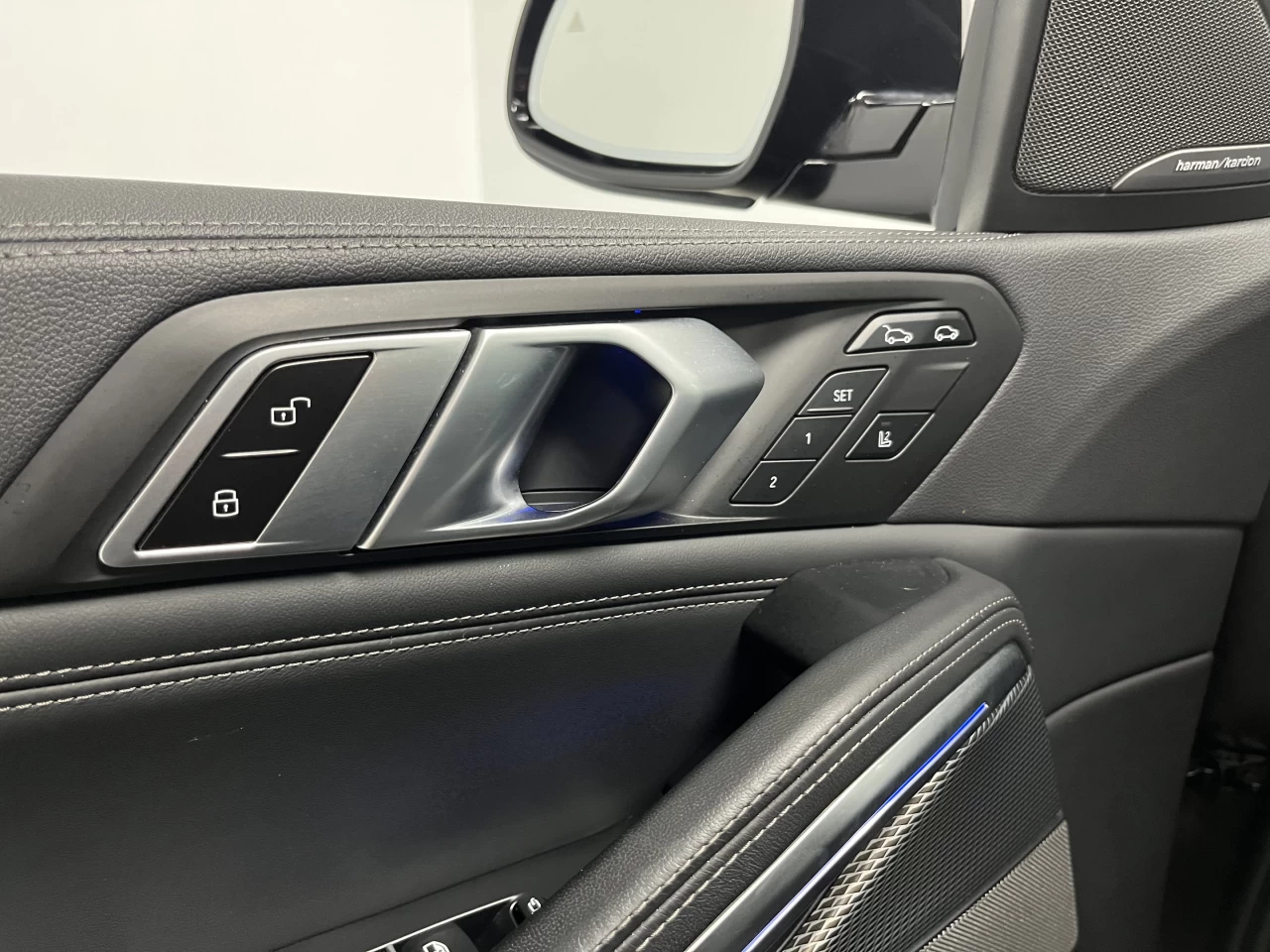 2023 BMW X6 MSPORT-FROZEN BLACK METALLIC-SKY LOUNGE Image principale